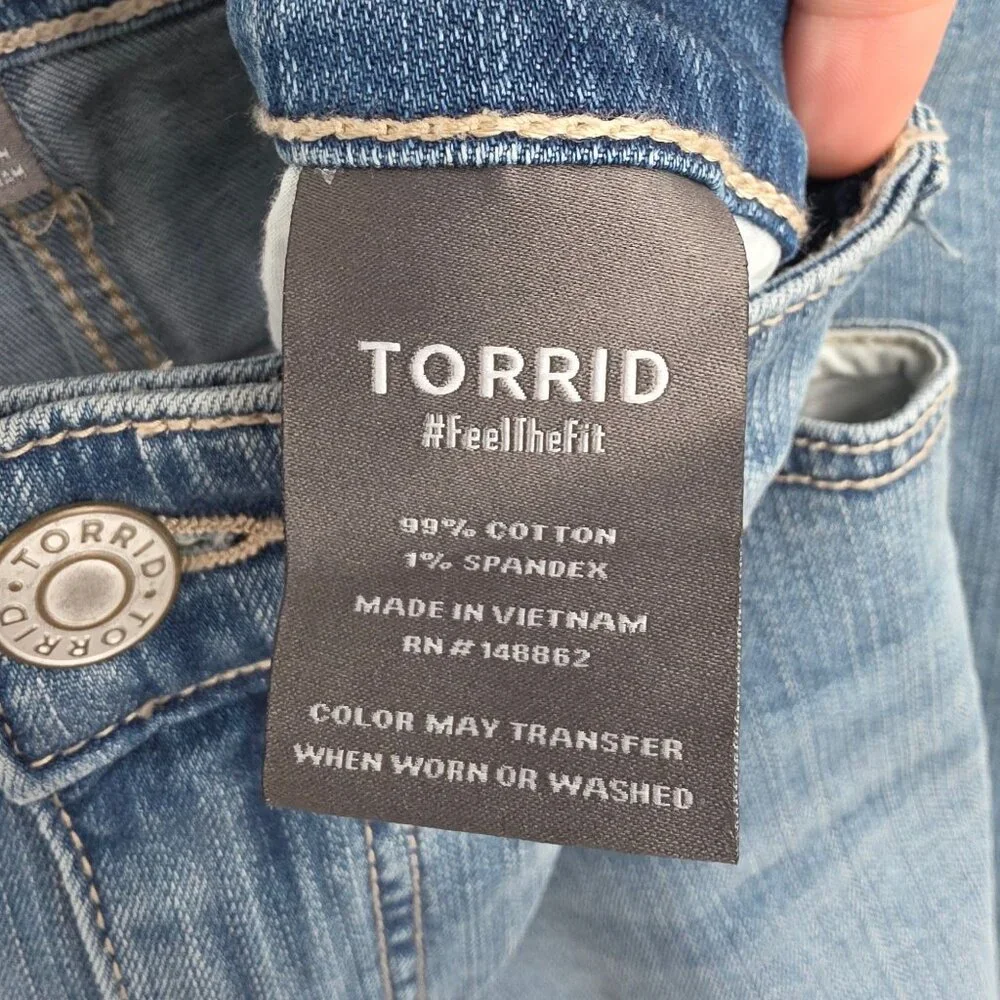 Torrid 5 Inch Perfect Boyfriend Classic Denim Mid Rise Shorts 20 Studs Plus New